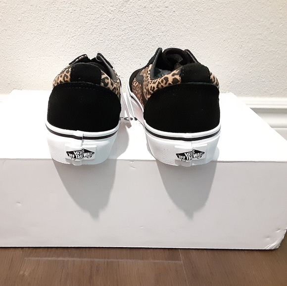 Vans - Picture 3 of 4